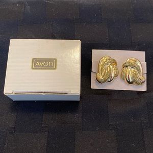 Sale!Avon vintage gold/green glitter swirl clip on earrings Last listed at $25